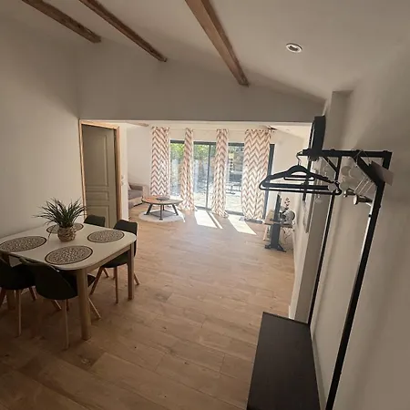 Sur Location Maison Plein Pied Moderne 4 Personnes Bel Espace Exterieur Entierement Cloture Parking Gratuit A 7 Minutes Centre En Voiture Ferienhaus