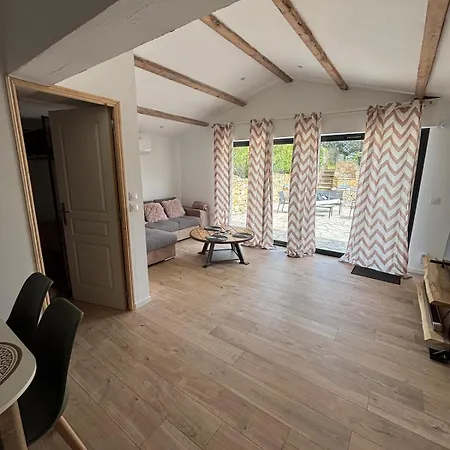 Sur Location Maison Plein Pied Moderne 4 Personnes Bel Espace Exterieur Entierement Cloture Parking Gratuit A 7 Minutes Centre En Voiture *
