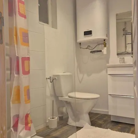 Sur Location Maison Plein Pied Moderne 4 Personnes Bel Espace Exterieur Entierement Cloture Parking Gratuit A 7 Minutes Centre En Voiture
